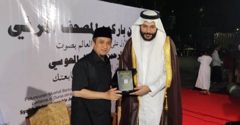 Ustaz Yusuf Mansur bersama Syekh Abdurrahman Al-Ausy di Daarul Quran, Cipondoh, Tangerang   foto : Ist