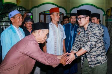 Wakil Wali Kota Tangsel, Pilar Saga Ichsan saat bertakziah ke salah satu rumah duka korban kecelakaan bus di Guci, Tegal, Jawa Tengah. Foto ;  Ist