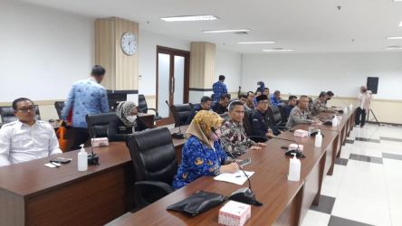Komisi I DPRD Kota Tangsel menggelar Rapat Dengar Pendapat (RDP) bersama dengan stekholder terkait perjalanan tahapan Pemilu 2024, di gedung DPRD Kota Tangsel, Selasa (9/5). (dra)
