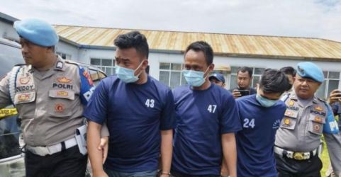 Tiga tersangka pencuri besi sudah berhasil ditangkap Polisi. Foto : Ist