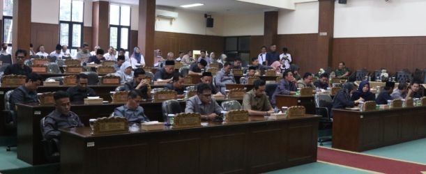 Anggota dewan mengikuti rapat paripurna di Gedung DPRD Pandeglang, Rabu (24/5/2023).(Istimewa)