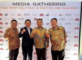 Wali Kota Tangerang, Arief R Wismansyah (tiga dari kiri) saat hadir dalam media gathering dalam rangka Festival Peh Cun 2023. (Ist)
