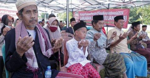 Sunatan masal oleh Ganjaran Buruh Berjuang di Rangkasbitung Lebak. Foto : Ist