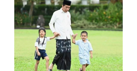 Presiden Jokowi dan keluarga menunaikan Shalat Idhul Adha 2023 di Yogyakarta. Foto : Setpres