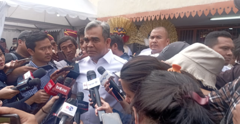 Sekjen Gerindra Ahmad Muzani saat konferensi pers di GOR Otista. Foto : Ist