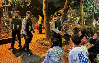 Tim Perintis Polres Tangsel melakukan patrol kejhahatan jalnan di malam hari. Patroli yang digelar pada kamis (15/6) dini hari itu digelar di Serpong dan Pagedangan.(dra)