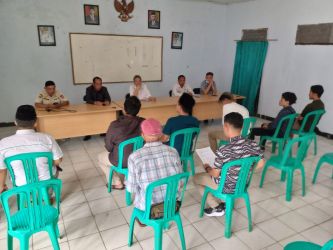 Suasana audiensi Kemangi dengan Pemerintah Kecamatan Mandalawangi, terkait dugaan pemotongan PKH, Rabu (14/6/2023).(Ari Supriadi/Tangsel Pos)