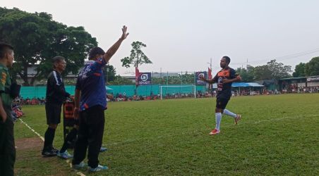 Mantan pemain Timnas, Okto Maniani terlalu cepat digantikan dengan pemain lain.(Ist).