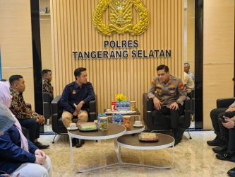 KPU Kota Tangsel melakukan kunjungan ke Polres Tangsel untuk kembali membangun sinergi dalam menyambut Pemilu 2024.(dra)