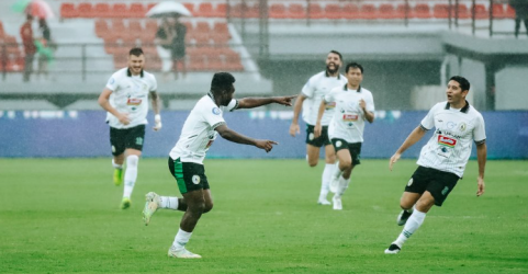 Selebrasi pemain PSS Sleman usai membobol gawang Bali United