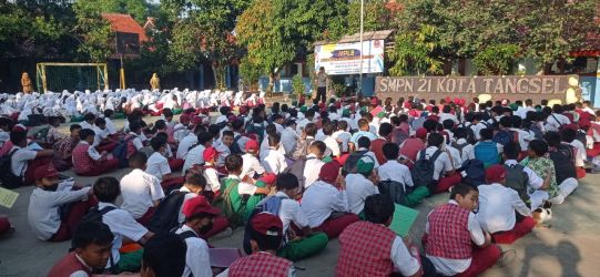 Polres Tangsel mengadakan kegiatan Polisi Go to School ke SMPN 21 Kota Tangsel. Kegiatan itu untuk memberikan penyuluhan kepada para siswa.(dra)