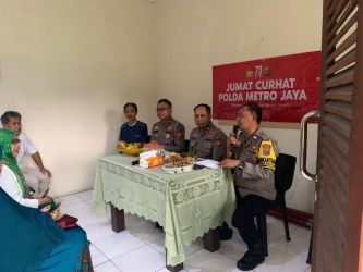 Polres Tangsel kali ini kembali menggelar kegiatan Jumat Curhat, di Kelurahan Pamulang Barat.(dra)