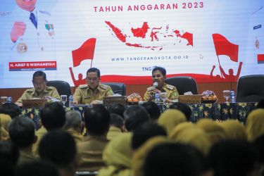 Wali Kota Tangerang bersama Wakil Wali kota Tangerang saat memimpin rapat evaluasi kewilayahan kemarin.(ist)