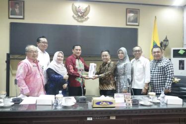 DPRD Kota Tangsel melakukan kunjungan ke DPRD Kabupaten Bulung, Provinsi Kalimantan Utara. Kunjungan tersebut membahas banyak hal termasuk poten PAD.(dra)