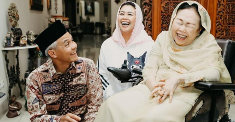 Ganjar Pranowo saat bertemu istri Gus Dur Sinta Nuriyah dan Yenny Wahid. Foto : Ist