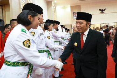 Pj Gubernur Banten Al Muktabar melantik 52 Anggota Paskibraka Provinsi Banten. Foto ; Humas Pemprov