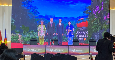 Presiden Jokowi menyambut Kepala Negara peserta KTT ASEAN. Foto : Setpres