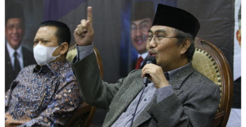 Pakar hukum tata negara Prof Jimly Asshiddiqie (kanan) bersama Ketua MPR Bambang Soesatyo dalam sebuah diskusi. Foto: Ist