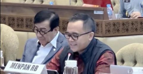 Menteri PAN RB (kiri) Azwar Anas saat rapat di DPR. Foto : Ist