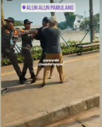 Maling Motor tertangkap leh warga saat beraksi di Alun-alun Pamulang, Senin (18/12).(Dra)