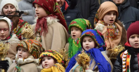 Anak-anak Ukraina saat merayakan Natal. Foto : Ist
