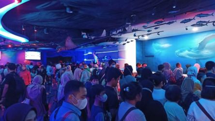 Oceanarium BXSea Bintaro yang baru saja diresmikan, kini menawarkan promo baru yaitu One Stop Entertainment. Ini menjadi wahana hiburan baru bagi warga Kota Tangerang Selatan (Tangsel).(dra)