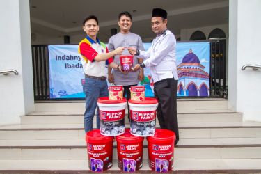Nippon Paint Indonesia donasi sebanyak 1.115 liter cat dan melakukan pengecatan di 35 masjid yang berada di beberapa wilayah Banten. (tangselpos.id/lim)