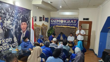 Ketua DPC Demokrat Kota Tangsel Julham Firdaus siap meramaikan Pilkada Tangsel.(dra)
