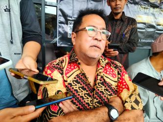 Anggota DPR RI, Rano Karno saat diwawancara wartawan di Pucuk Pare Resto, Pandeglang, Jumat (8/3/2024).(Istimewa)