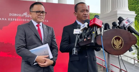 Menteri Investasi/Ketua BKPM Bahlil Lahadalua (kanan) saat berada di Istana.  Foto : Ist