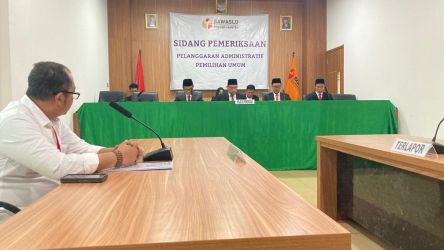 Badan Pengawas Pemilu Provinsi Banten menggelar sidang dugaan penggelembungan suara Caleg DPR RI dari PDIP di Dapil Banten 1, Rabu (24/4/2024).