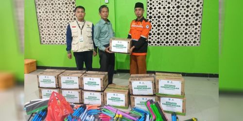 Badan Amil Zakat Nasional (Baznas) Kota Tangerang Selatan (Tangsel) telah memberikan bantuan secara cepat kepada korban banjir di Perumahan Pesona, Kecamatan Setu.(dra)