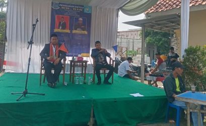 Dua calon ketua RW010 Perum Pondok Pakualam, Pakualam, Serpong Utara berada di atas panggung.(ist).