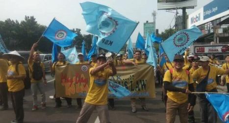 Ratusan buruh di Kota Tangsel ikut aksi Hari Buruh yang digelar di Jakarta, Rabu (1/5).(dra)