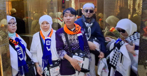 Zulfikar (tengah) jamaah Haji Kloter 1 asal Jakarta. Foto : USU/Tangsel Pos