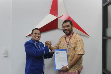 Bakal Calon Walikota Tangerang, Helmy Halim resmi menerima surat tugas dari DPP Demokrat di Kantor DPP Demokrat, Jakarta, Kamis (27/4/2024).(Istimewa)