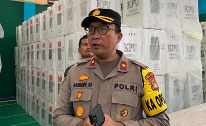 Kapolsek Pondok Aren, Kompol Bambang Askar Sodiq jelaskan kasus penganiayaan.(dra)