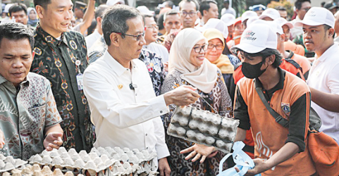 Pj Gubernur Jakarta saat acara Sembako Murah. Foto : Ist