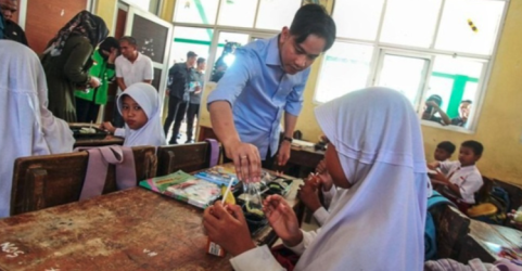 Wakil Presiden terpilih Gibran saat meninjau makan siang bergizi di Sentul, Bogor. Foto : Ist