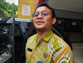 Kepala Kantor Cabang Dinas (KCD) Dinas Pendidikan dan Kebudayaan (Dindikbud) Provinsi Banten wilayah Kota Tangerang dan Tangerang Selatan (Tangsel), Teguh Setiawan saat dijumpai di SMAN 2 Kota Tangsel, Kamis (5/9/2024). (tangselpos.id/rmn)