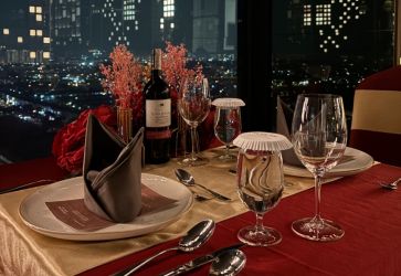 Romantic Dldinner dengan pemandangan city lights di Salute Bar & Lounge VIVERE Hotel, ARTOTEL Curated, Gading Serpong. (Dok)