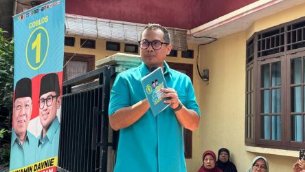 Calon Wakil Wali Kota Tangsel nomor urut satu, Pilar Saga Ichsan, saat kampanye di wilayah Ciputat Timur, Selasa (15/10).(dra)