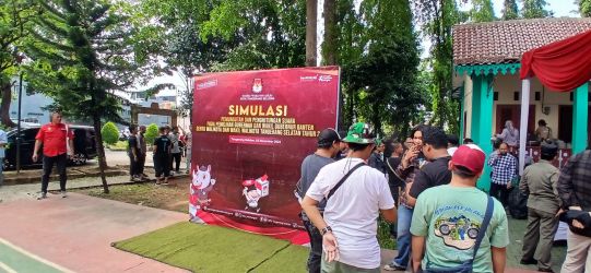 SIMULASI. KPU Tangsel menggelar simulasi pemungutan dan penghitungan suara, Minggi (03/11/2024). (Ist)