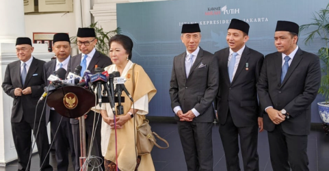 Wakil Ketua DEN Marie Elka Pangestu dan jajaran anggota DEN saat konferensi pers. Foto