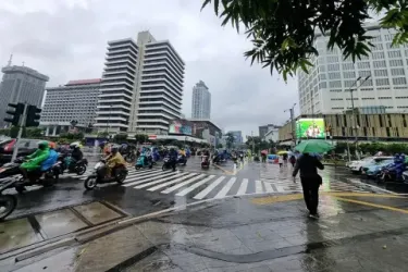 Hujan gerimis di Jln Thanrim, Jakarta Pusat. Foto : Ist