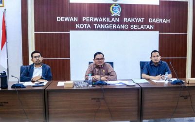 Bapemperda DPRD Kota Tangsel saat menggelar rapat finalisasi Perda di DPRD Kota Tangsel, Kamis (13/3).