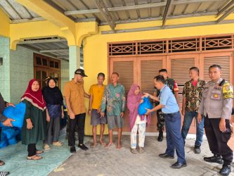 Paket bingkisan lebaran ini, disalurkan kepada ribuan masyarakat di lima lokasi berbeda meliputi Kota Tangerang Selatan (Tangsel) dan Kabupaten Tangerang. (tangselpos.id/rmn)