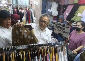 Menko Bidang Pangan saat sidak di Padar Tanah Abang. Foto : Ist