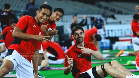 Timnas latihan perdana di Sednsy, Australia bersama pelatih Patrick Kluivert. Foto : Ist