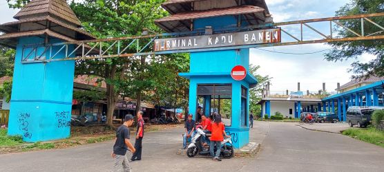 Suasana menjelang mudik Lebaran 2025 di terminal Kadubanen, Kabupaten Pandeglang, Rabu (12/3).